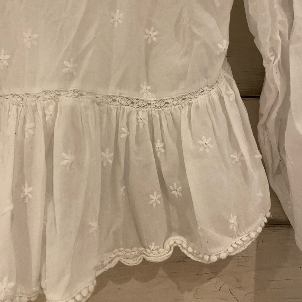🚩SOLD- Artizia - Sunday Best - white embroidered boho Blouse. - Picture 7 of 11